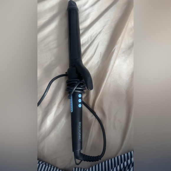 Bio Ionic Black Curling Iron 1 1/4 - Picture 1 of 5
